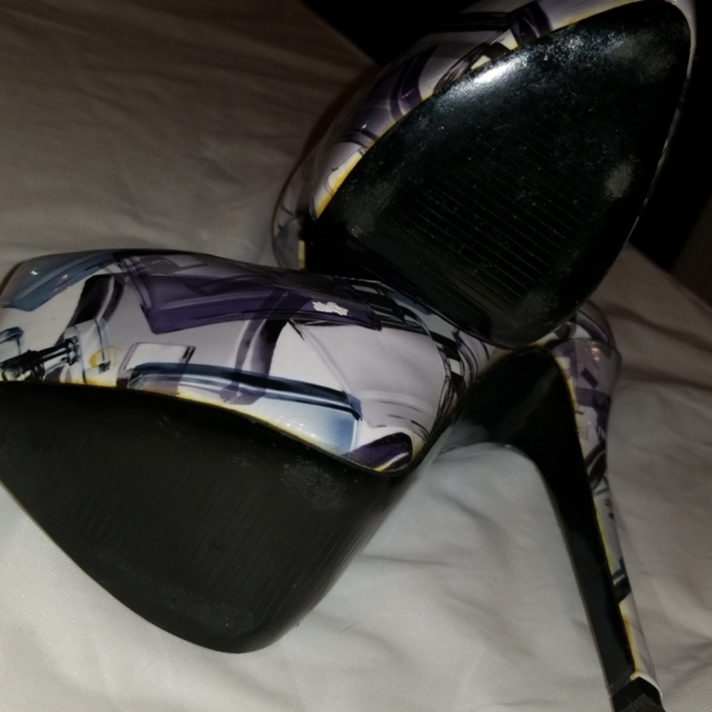 Shoes - Picture 3 of 4